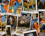 Tarot dla każdego: Jak interpretować karty i zrozumieć siebie?