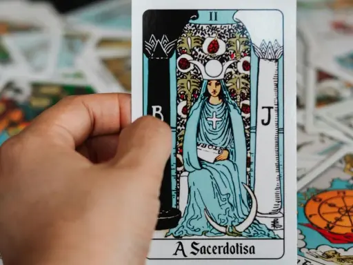 Tarot: Co to jest? Nie tylko wróżenie, ale samopoznanie!