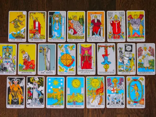 Czy tarot jest bezpieczny? Jak używać kart świadomie i bez obaw.